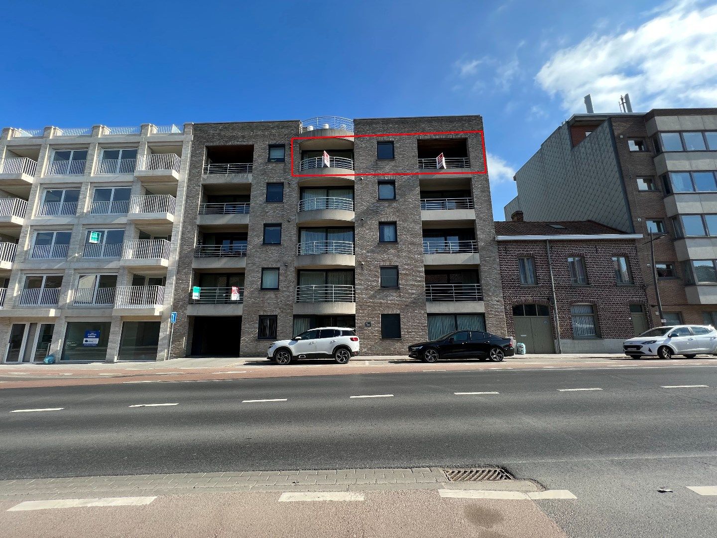 Ruim en kwalitatief afgewerkt appartement in het centrum Ieper foto 2