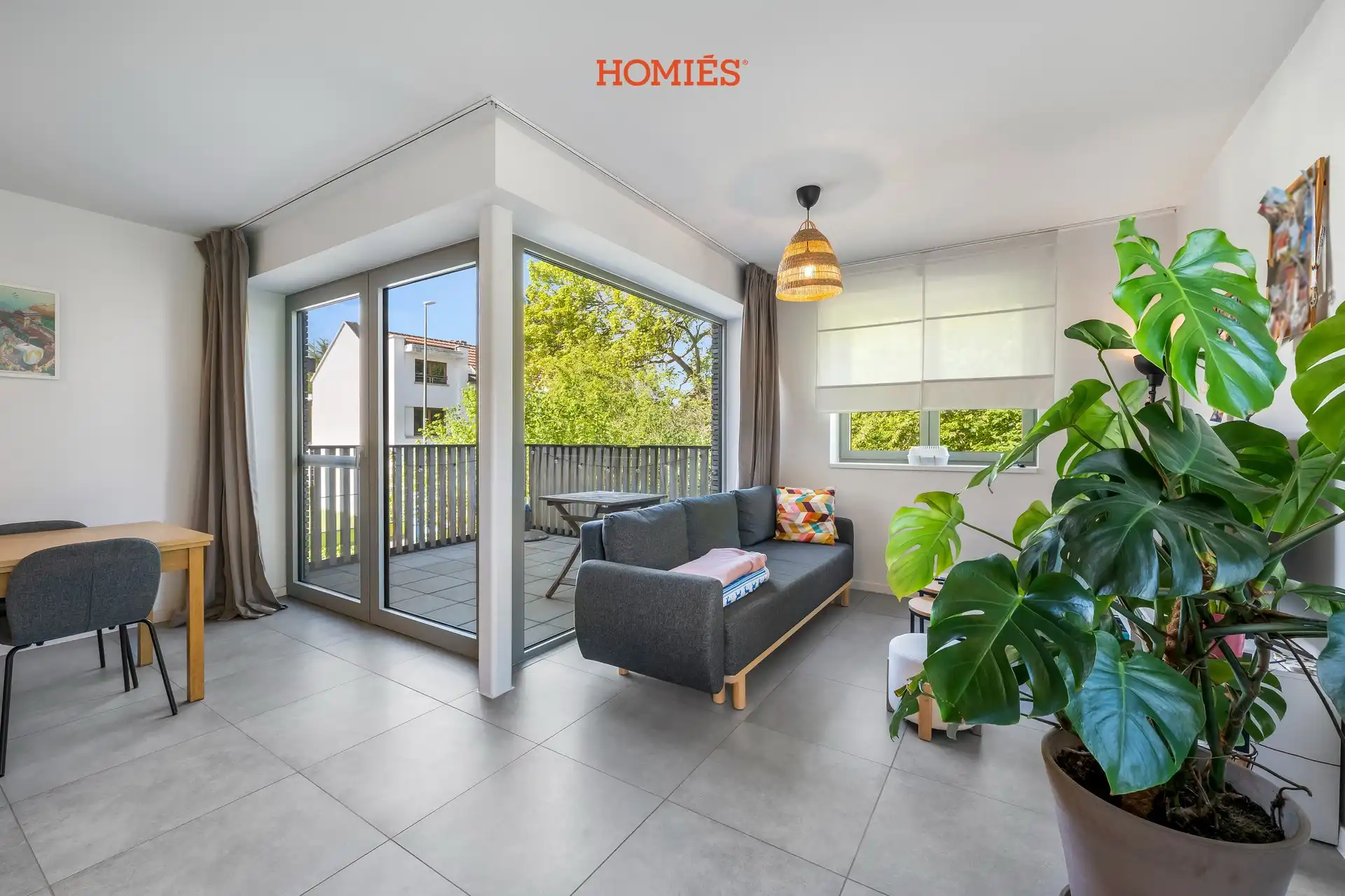 Modern 1-slaapkamerappartement met terras en staanplaats foto 12