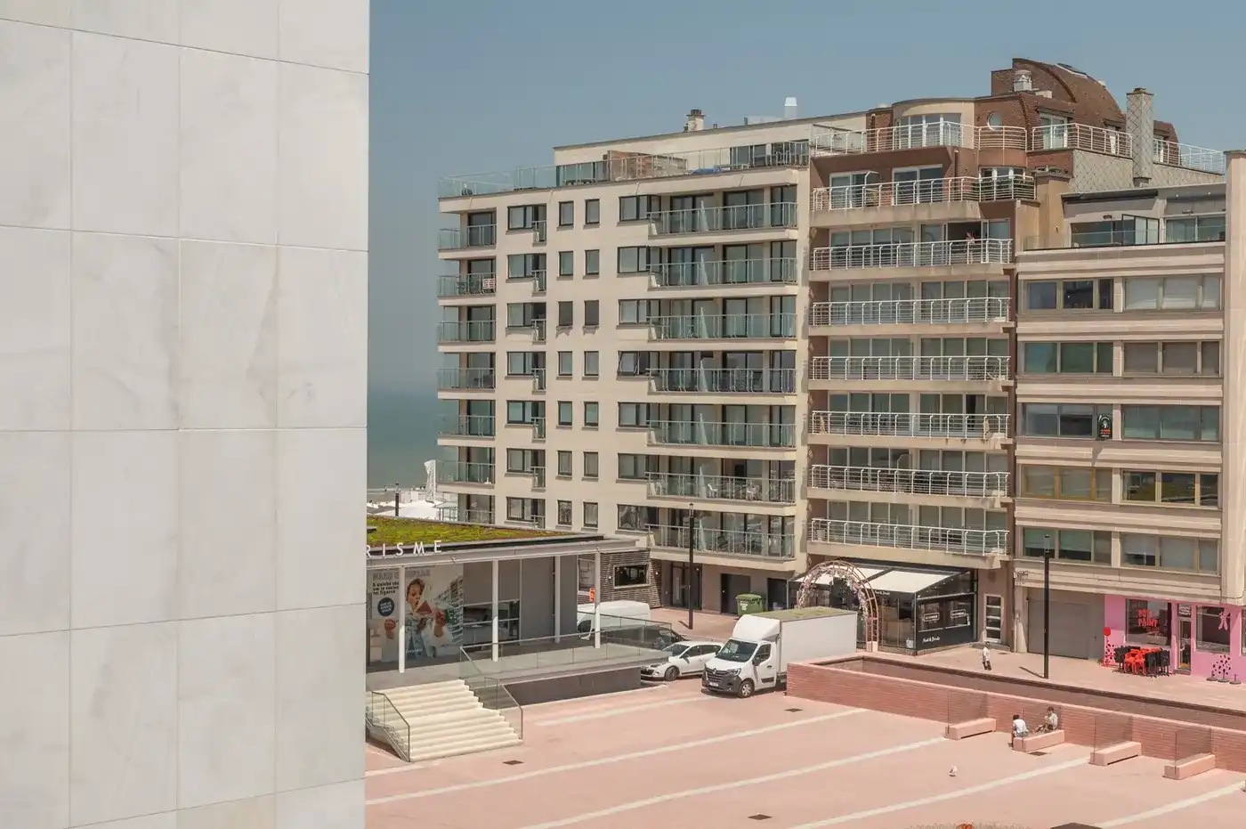 Zeer smaakvol en luxueus afgewerkt appartement op de Kustlaan aan het Lichttorenplein. foto 12
