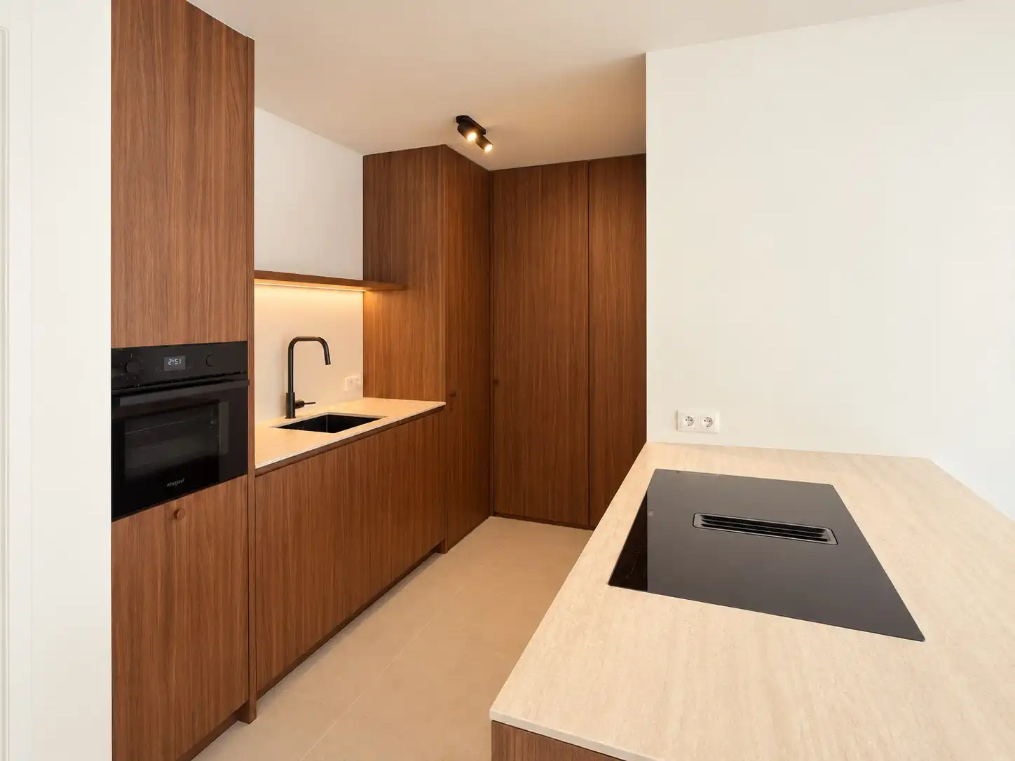 Vernieuwd appartement met 2 slaapkamers te Adegem foto 2