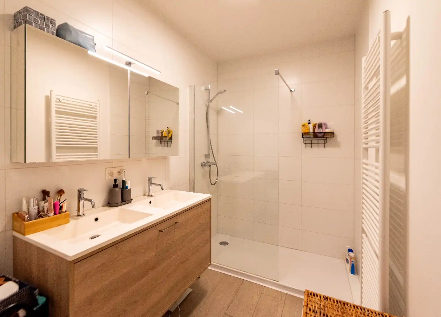 Modern 2-slaapkamer appartement met parking foto 8