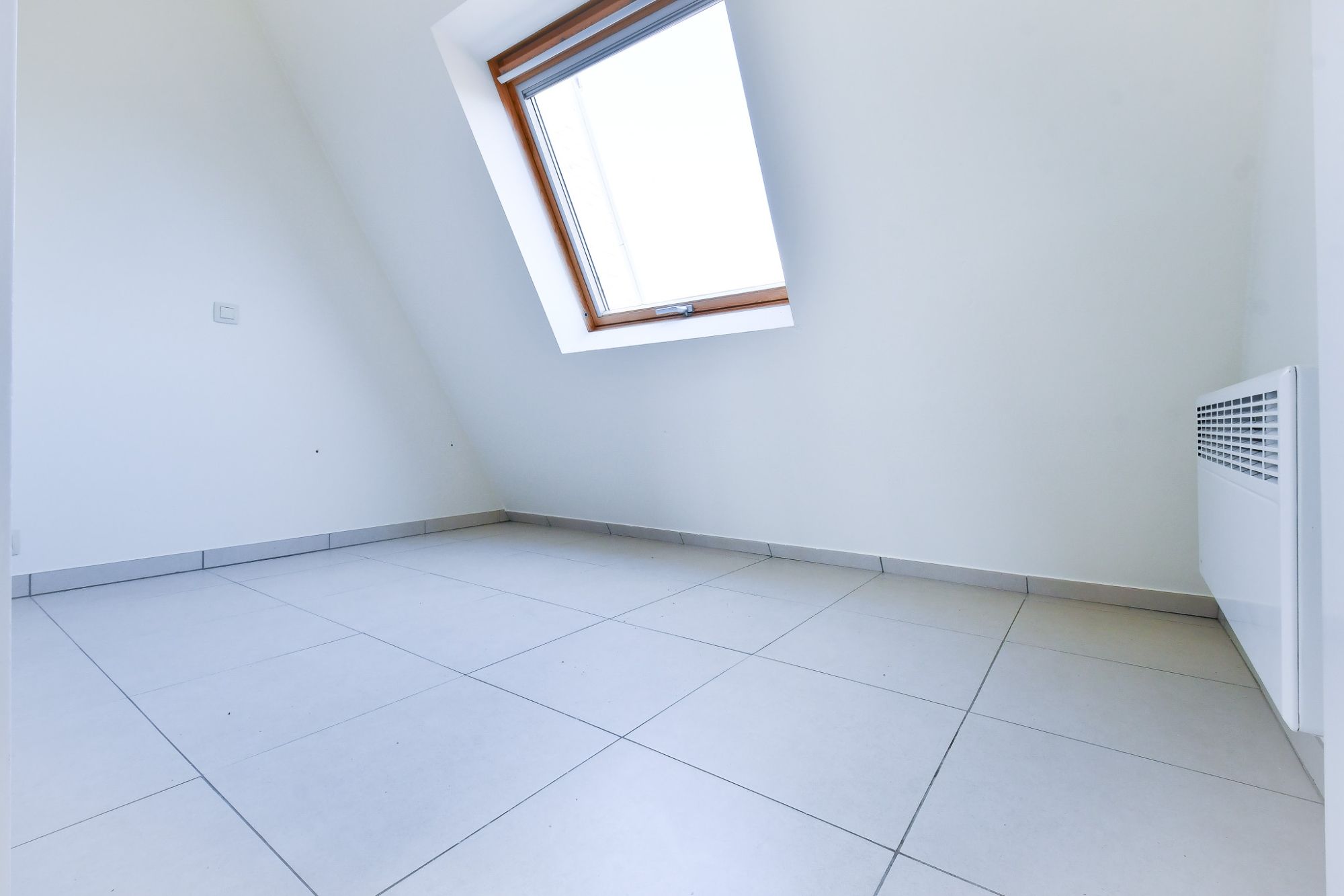 INSTAPKLAAR 2 slaapkamer appartement met terras incl. AUTOSTAANPLAATS en kelder foto 11