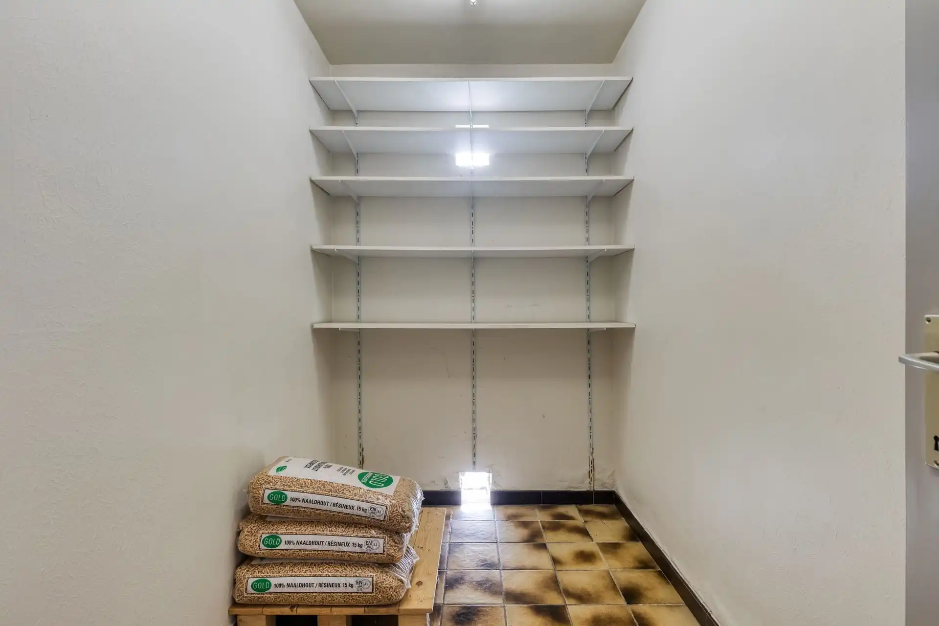 Vrijstaande woning, rustig gelegen,  met garage en tuin. foto 15