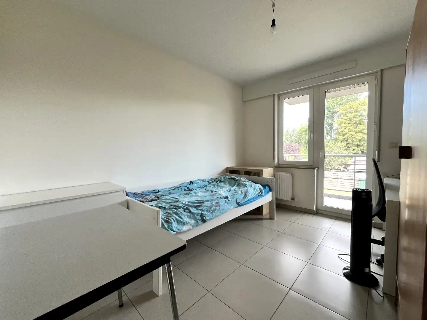 Comfortabel 2-slpk appartement met terras en garage foto 12