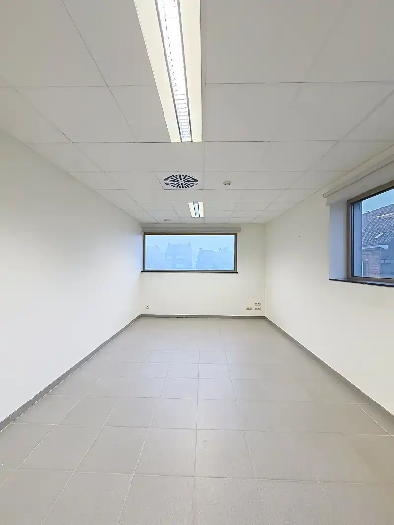 Instapklare kantoorruimte te huur foto 4