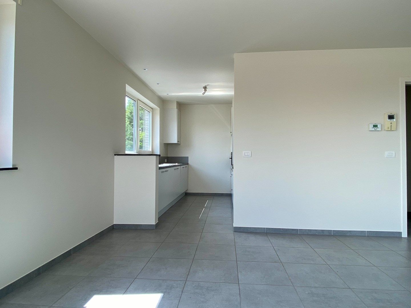 Instapklaar appartement met garage en ruim terras foto 3