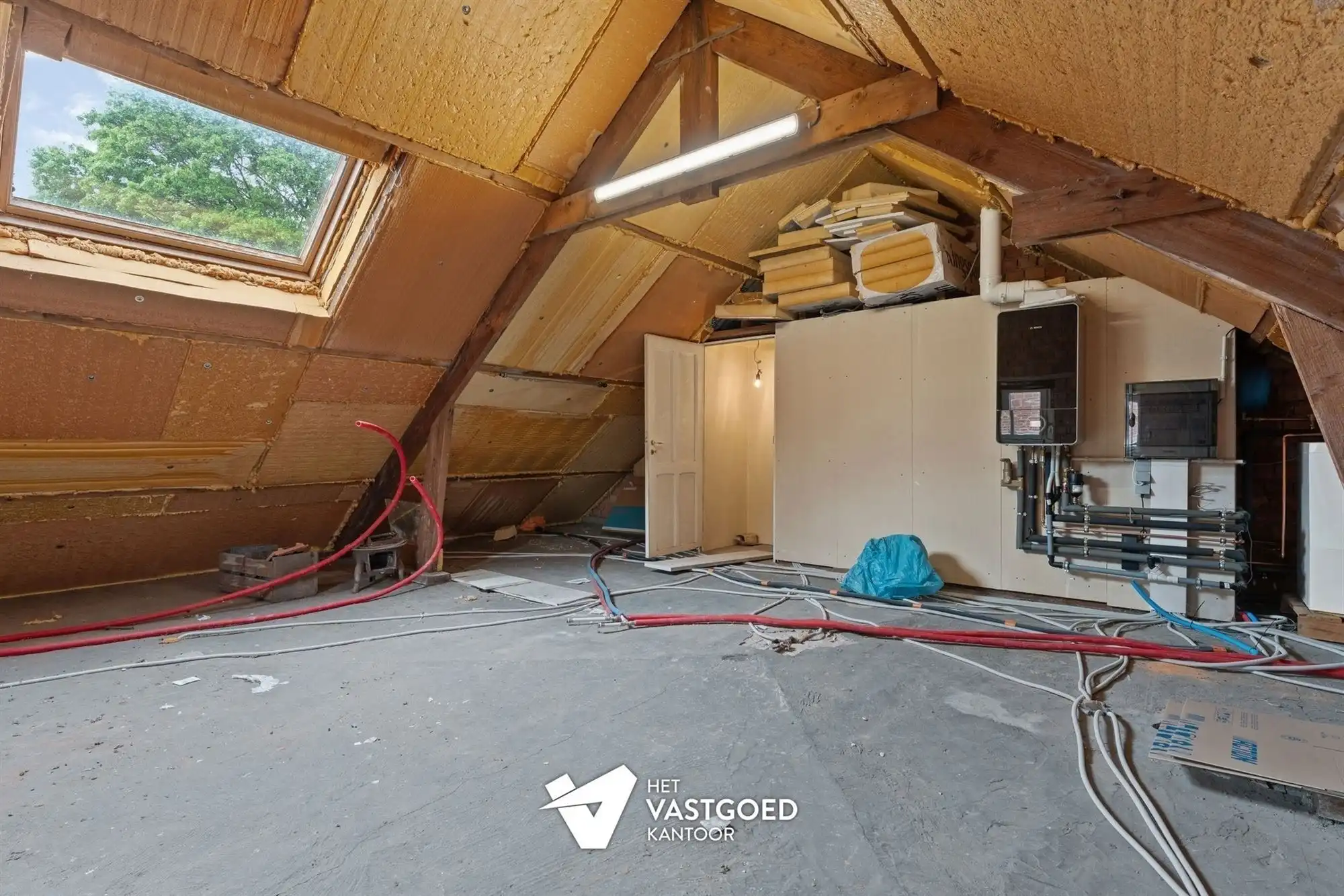 VOLLEDIG GERENOVEERDE WONING OP IDEALE LIGGING foto 23