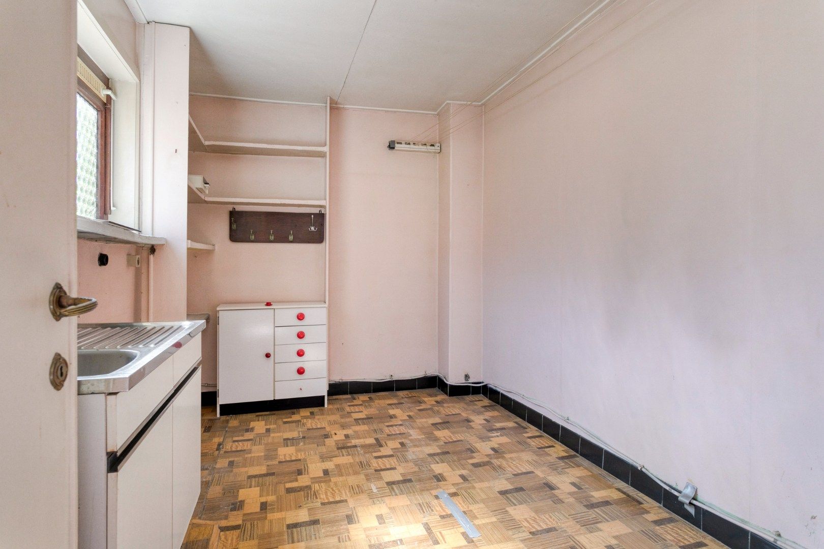 Te renoveren woning met 3 slaapkamers in rustige buurt! foto 8