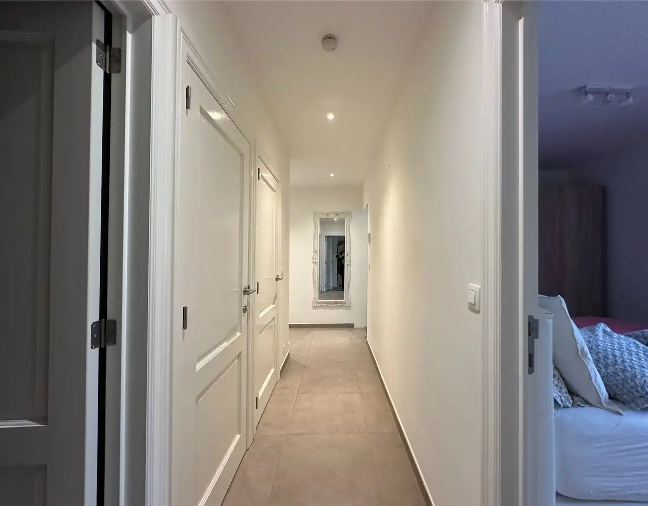 Luxueus appartement op een rustige centrumlocatie te 's Gravenwezel. foto 5