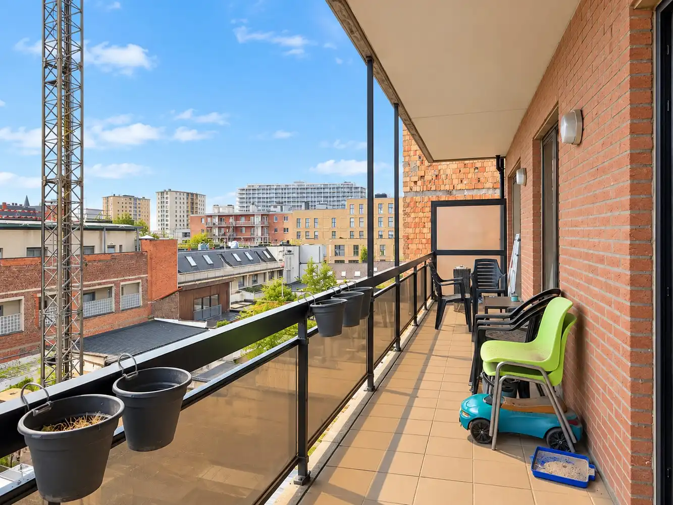 Functioneel en zonnig appartement met drie slaapkamers en groot terras foto 8