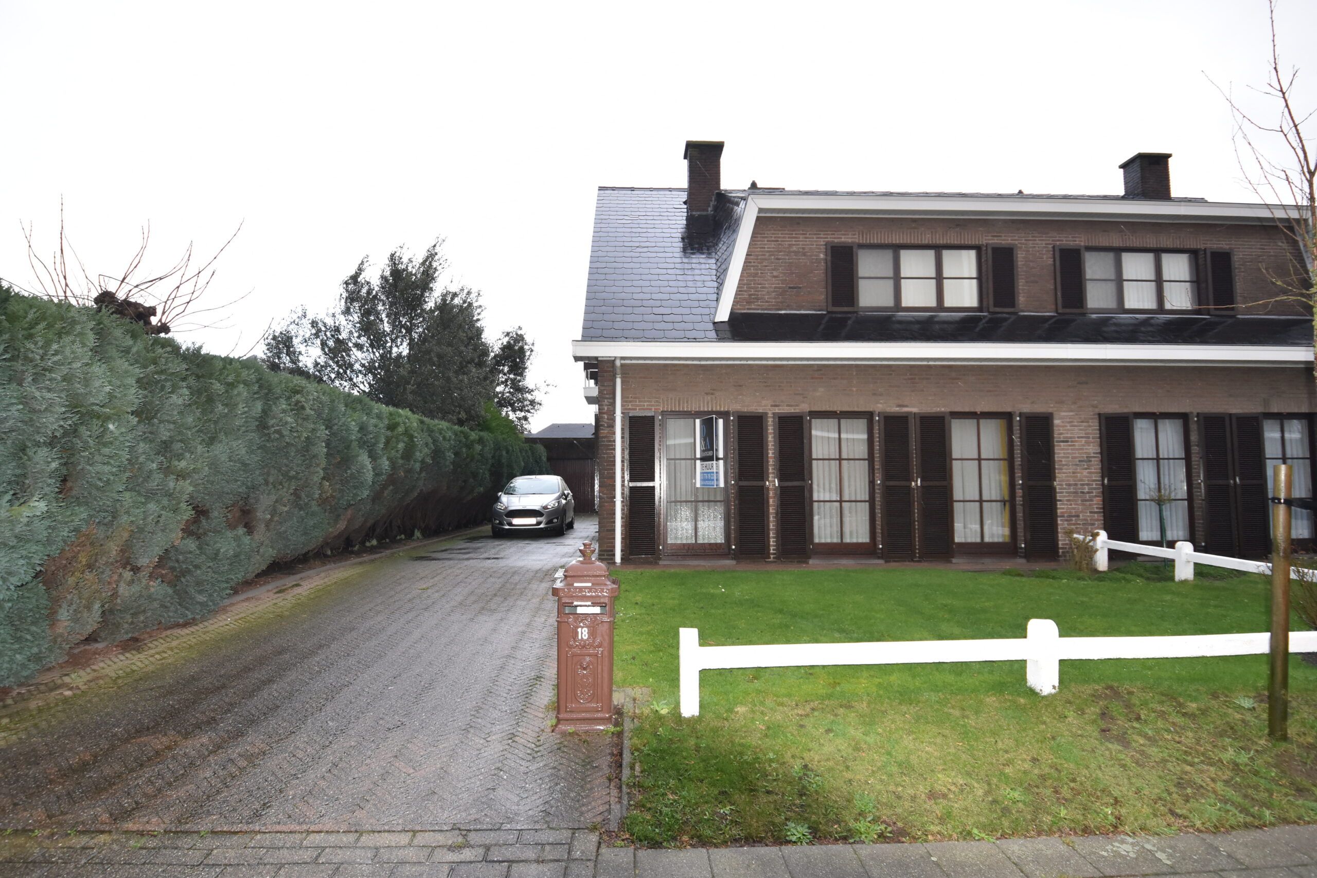 HOB met 3 slaapkamers, tuin en garage in Kieldrecht foto {{pictureIndex}}