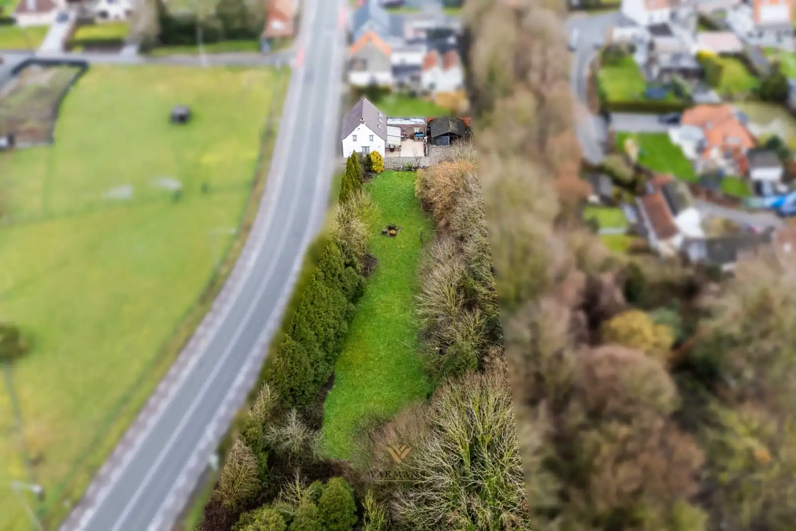 Fermette woning met oprit, dubbele garage en prachtige tuin foto 37