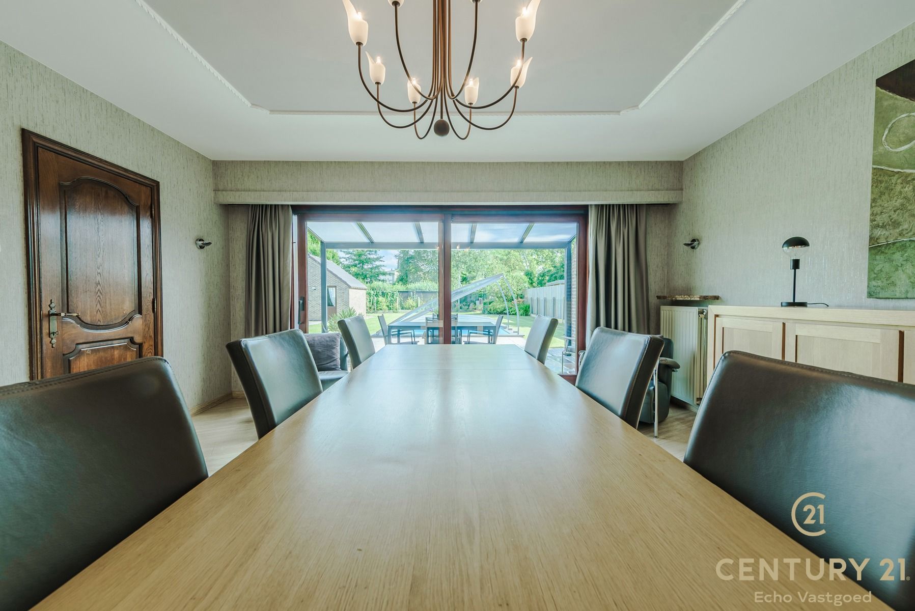 Vrijstaande, ruime instapklare villa met zwembad foto 7