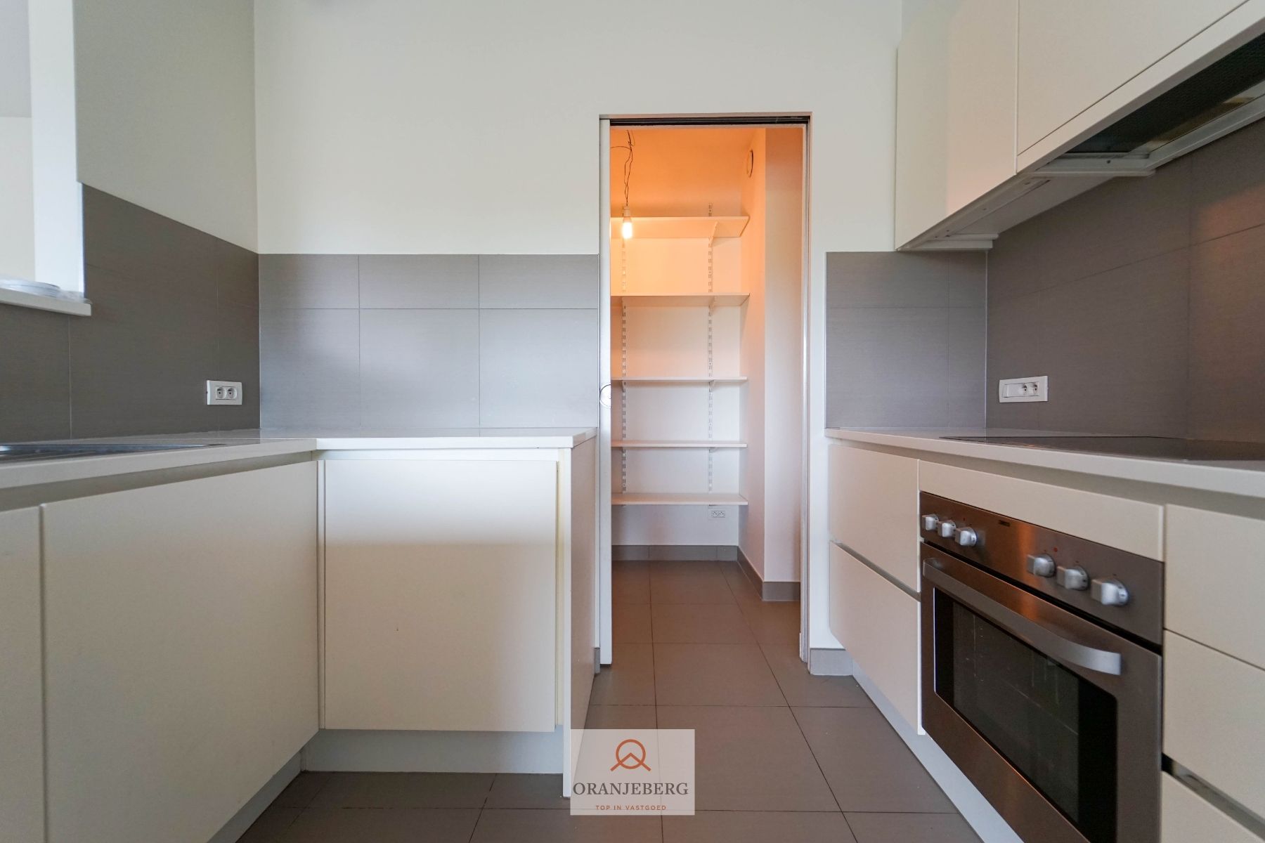Instapklaar gelijkvloers 2 slpk appartement met tuin foto 16