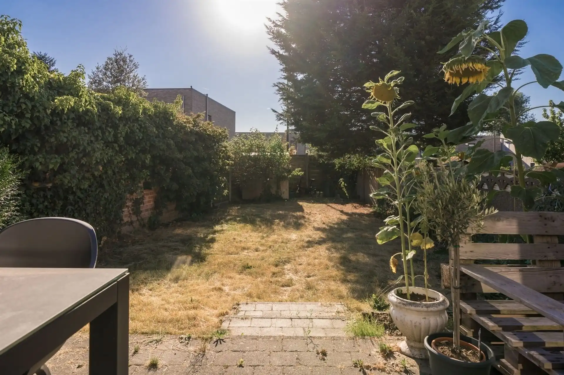 Lichtrijk glv appartement met tuin & 2 slaapkamers foto 2