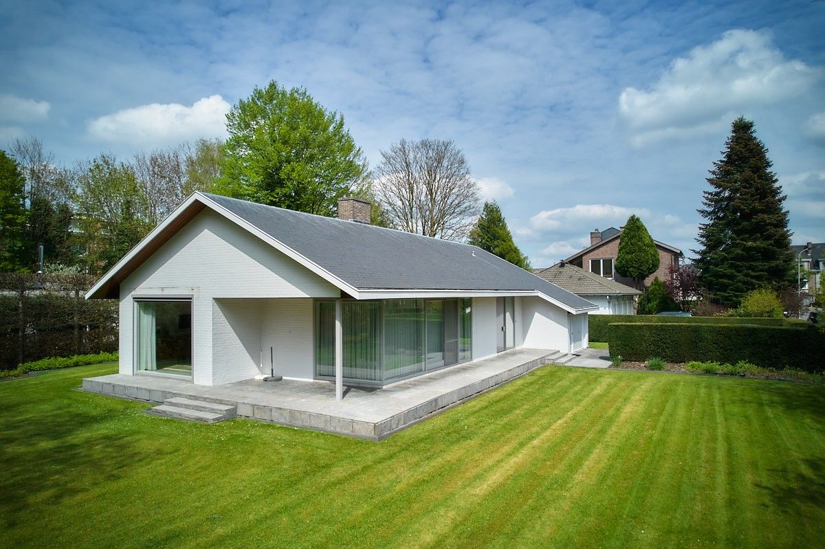 VERKOCHT. Bijzondere villa met grote tuin van het architectencollectief Konstrukto foto 3