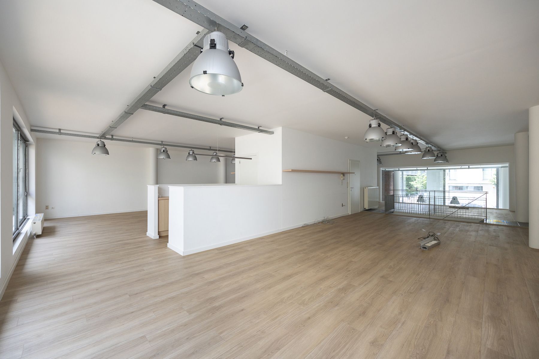 Commerciële ruimte met tuin en parking op ’t Zuid foto 9