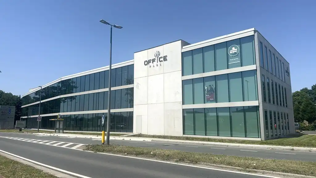 Energiezuinige kantoren te huur in Office Park aan E17 te Lokeren foto 2