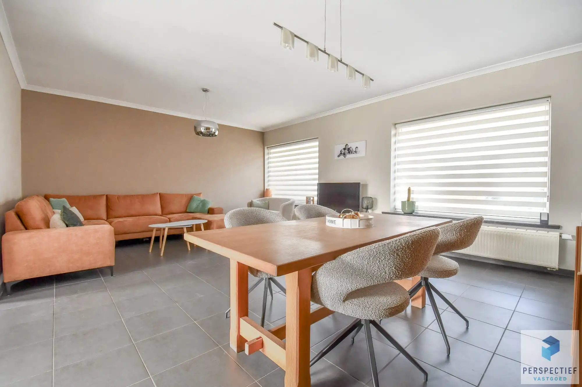 Rustig gelegen ruime halfopen woning met uitweg & bijgebouw/garage foto 3