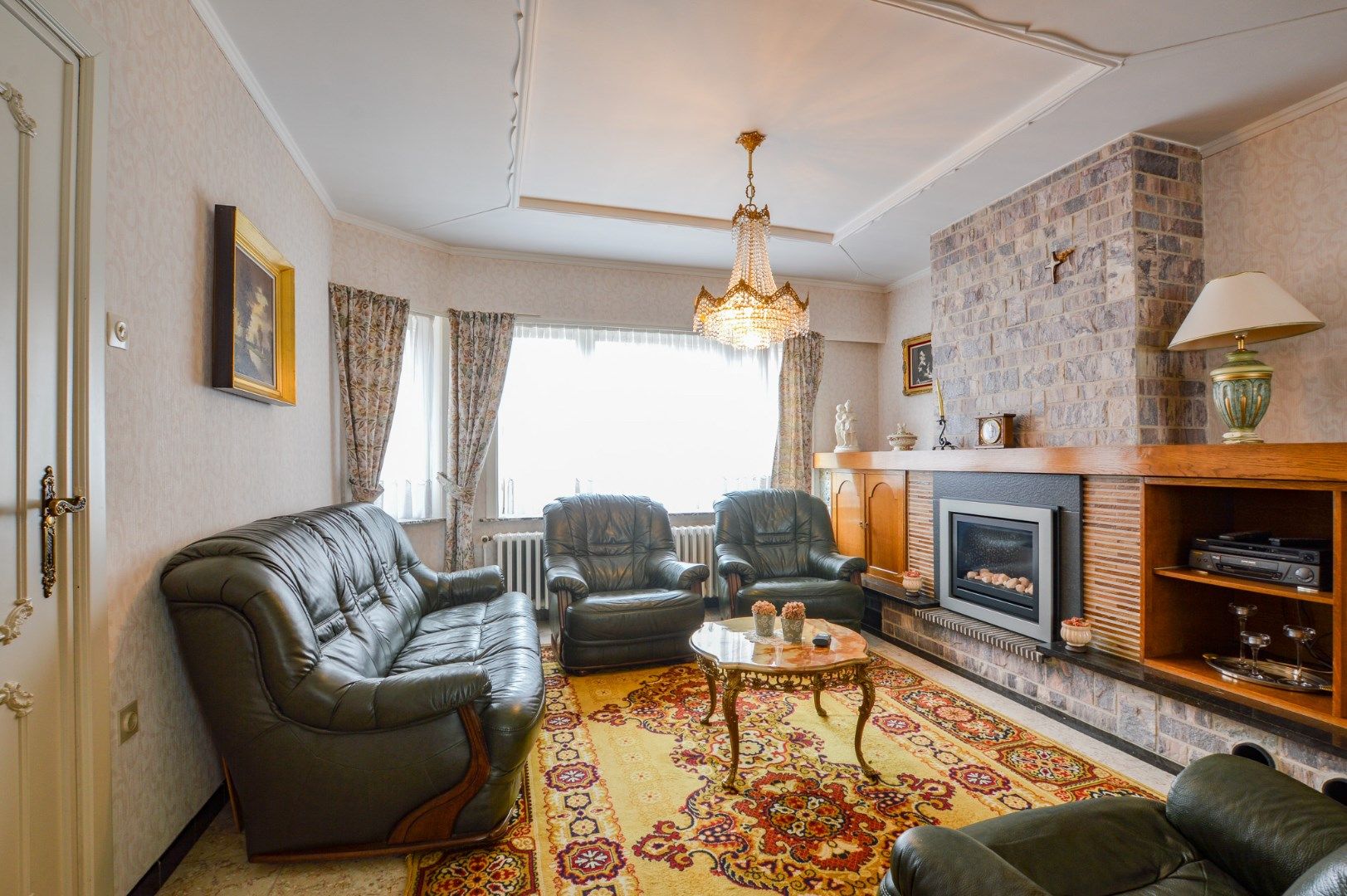Op te frissen ruime woning op 514 m² in het centrum van Eernegem foto 4