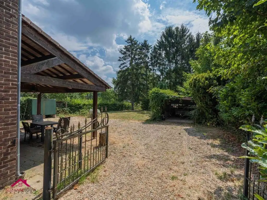 Halfopen bebouwing met kelderverdieping en ruime tuin foto 3