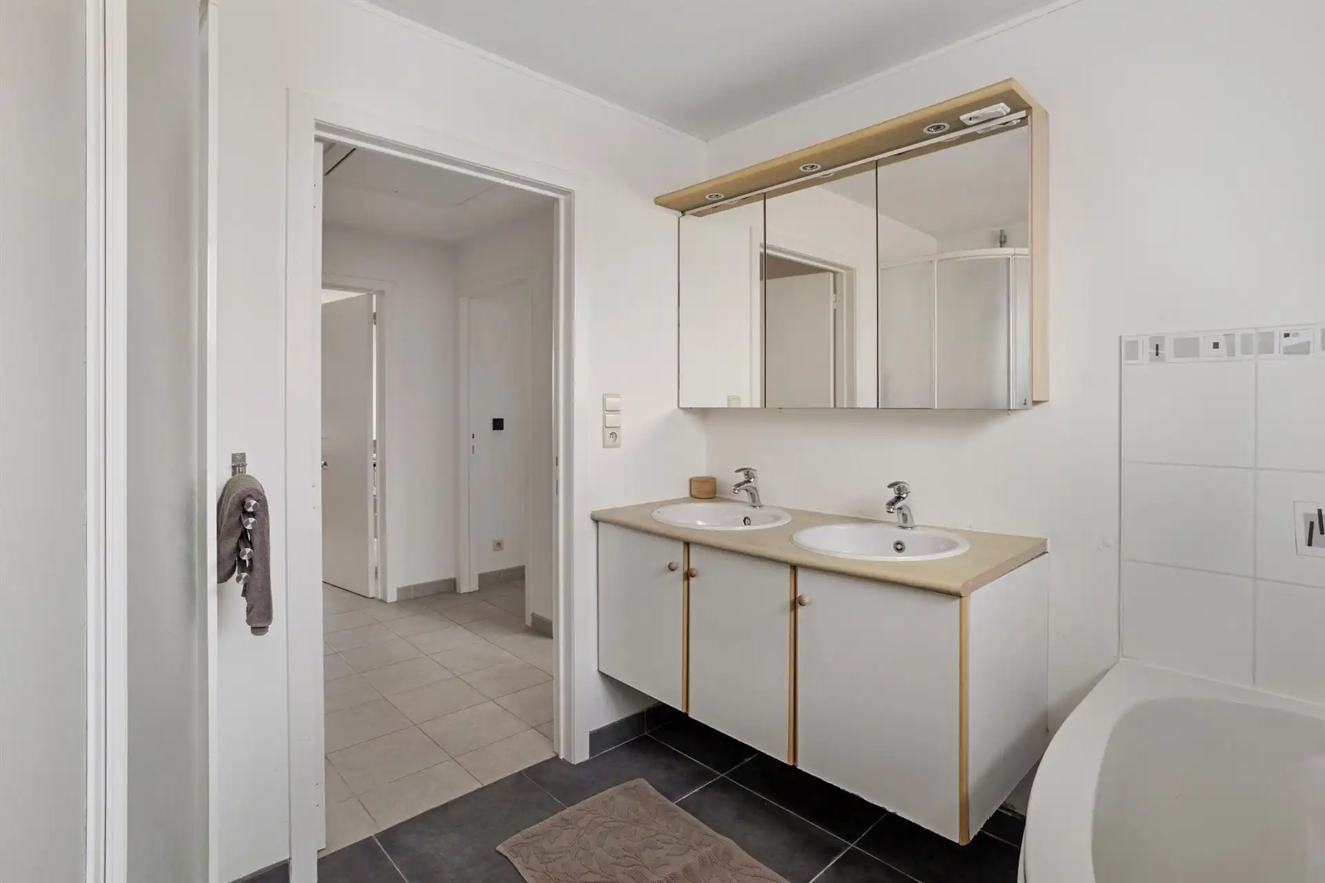 Instapklare woning met 3 slaapkamers en garage.  foto 15
