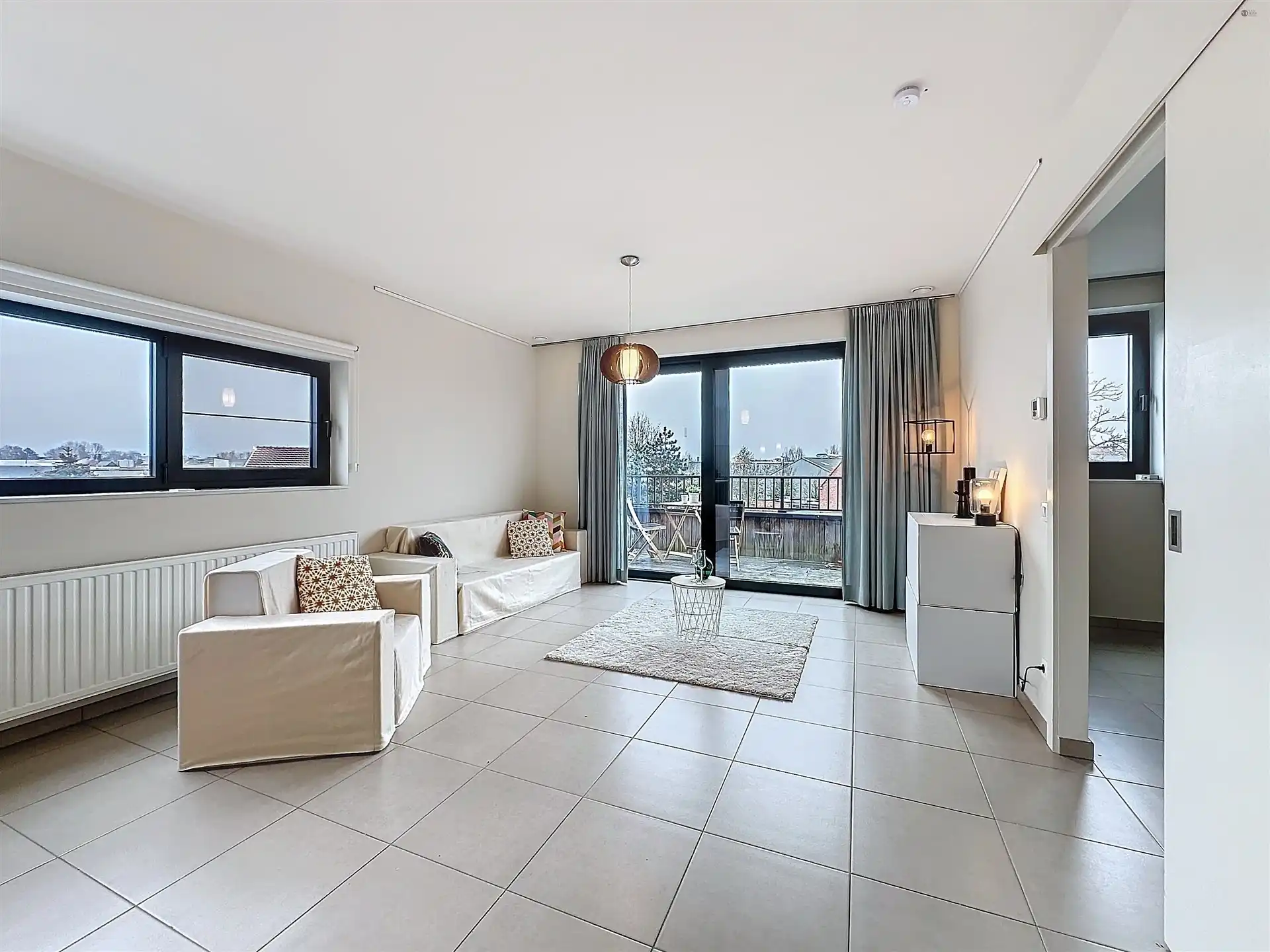 Moderne assistentiewoning met ondergrondse autostaanplaats foto 3