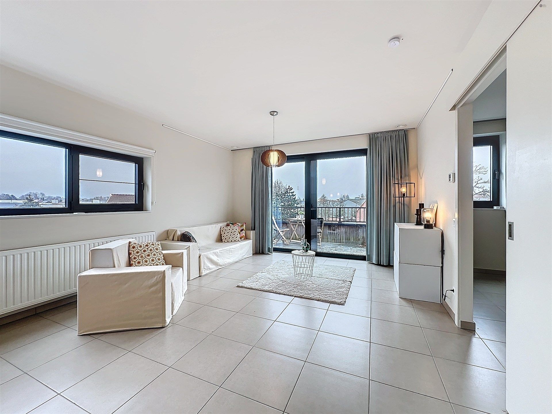 Moderne assistentiewoning met ondergrondse autostaanplaats foto 3