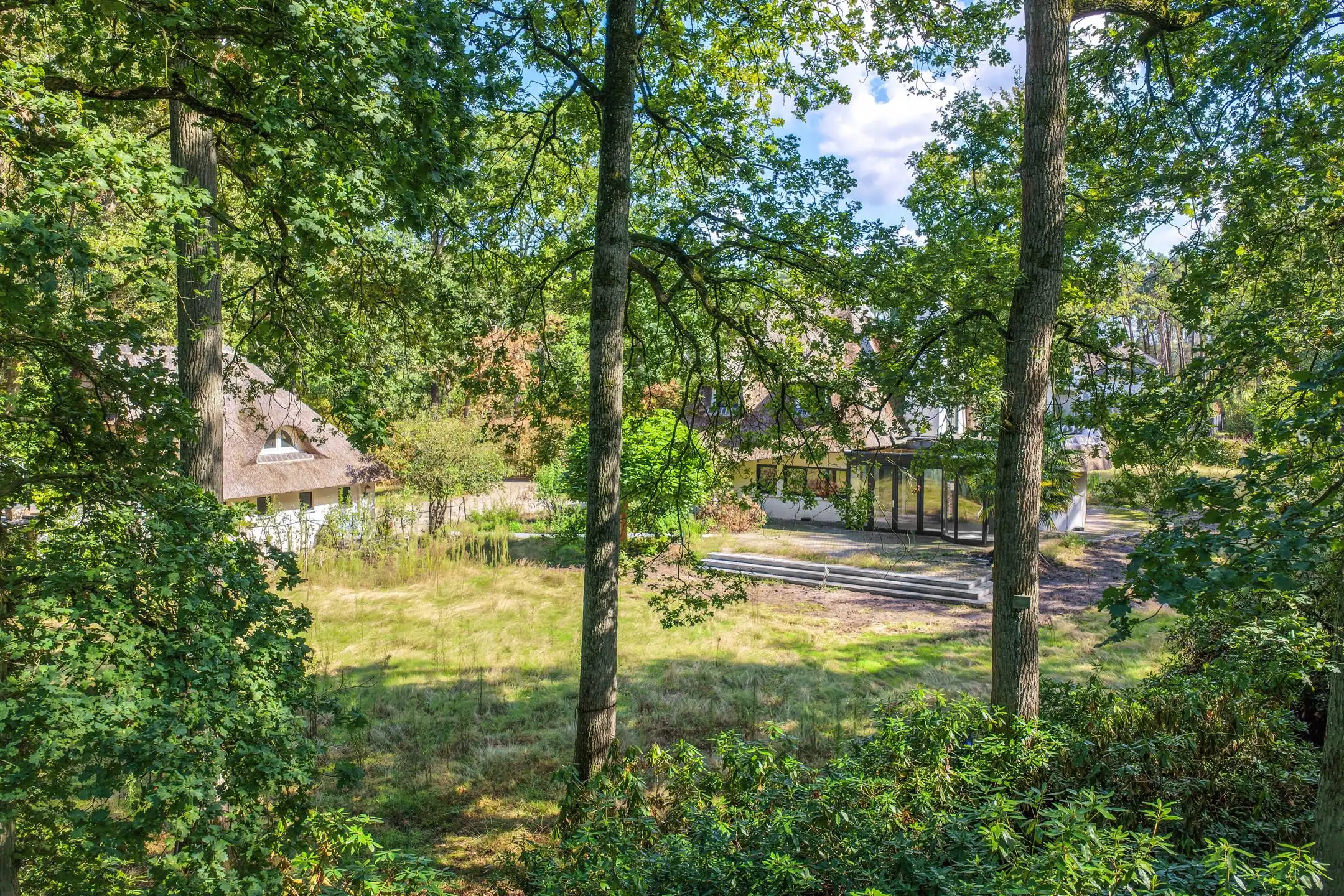 Karaktervolle villa op ca. 1 hectare groen foto 23