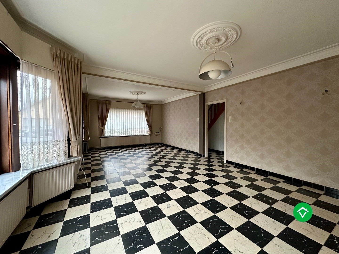 Op te frissen woning met vier slaapkamers te Eernegem foto 5