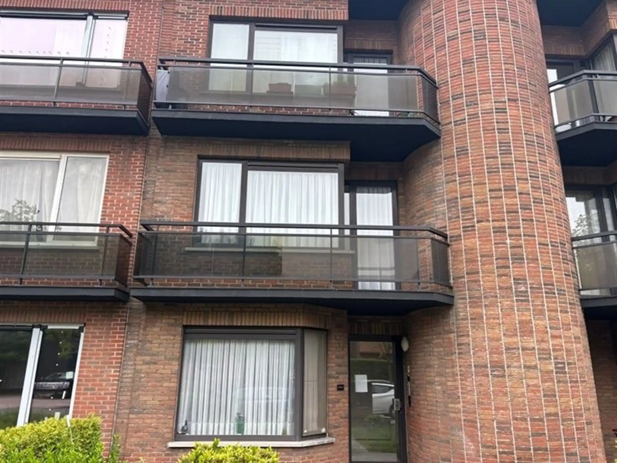 mooi licht 2-slaapkamer appartement op eerste verdieping foto 3