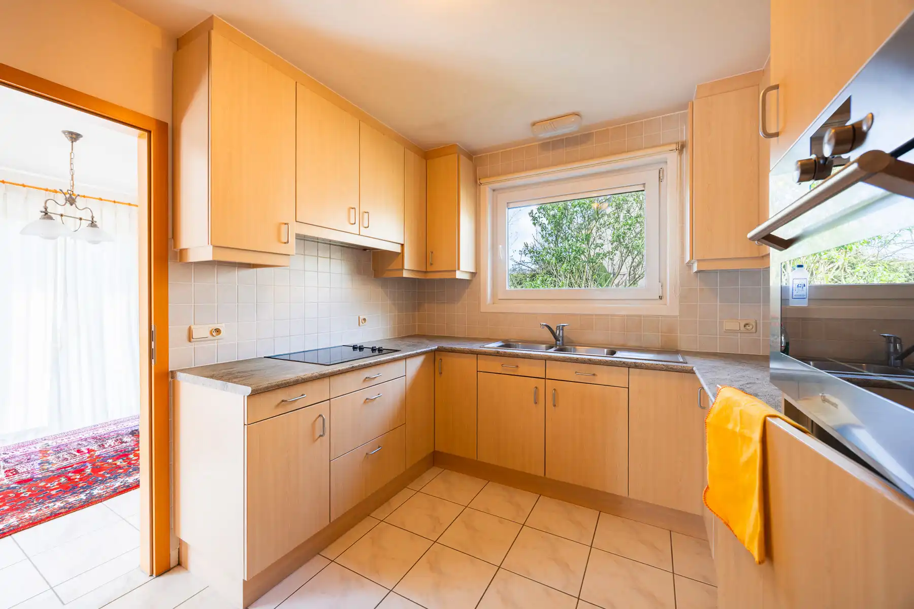 Gelijkvloerse open bebouwing met onderhoudsvriendelijke tuin foto 8