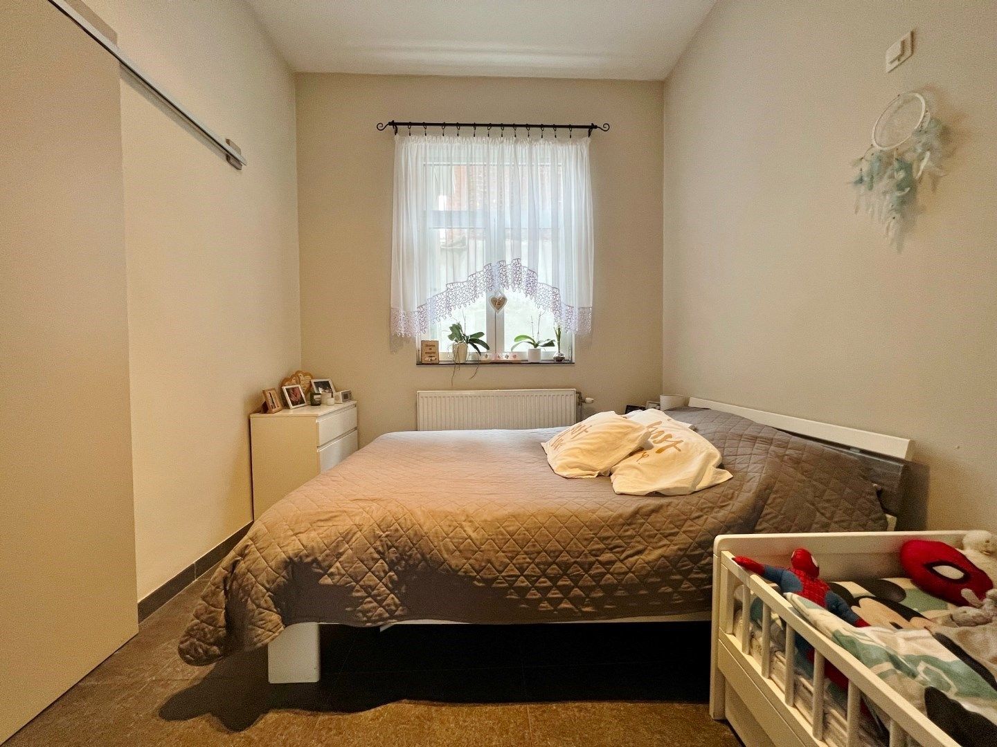 Gelijkvloers appartement met gezellige koer in het centrum van Ieper foto 6