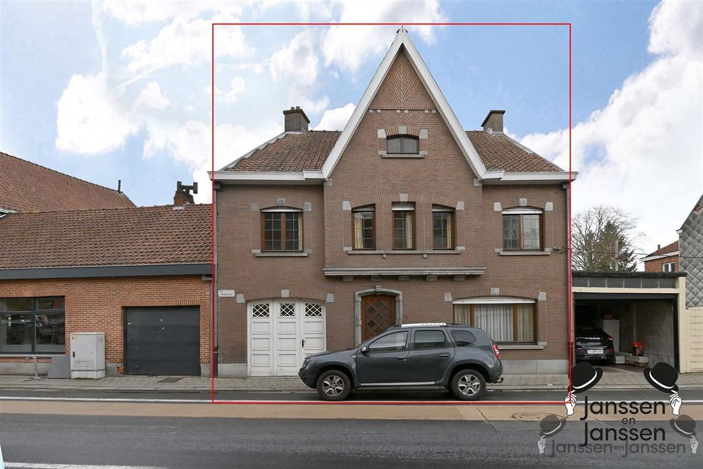 Zeer ruime te renoveren woning met grote tuin foto 1