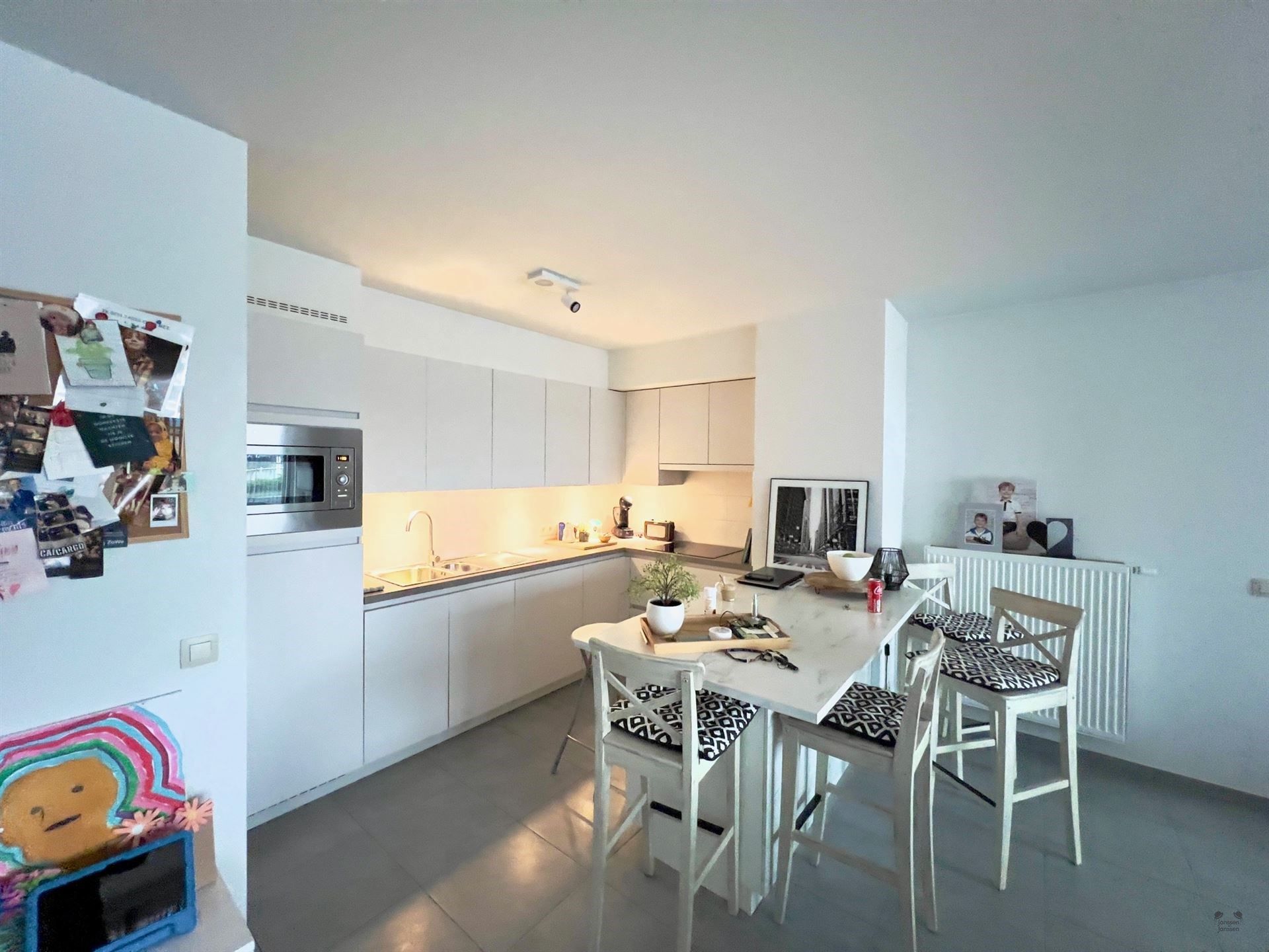 Ruim 2 slaapkamer appartement te Bredene foto 2