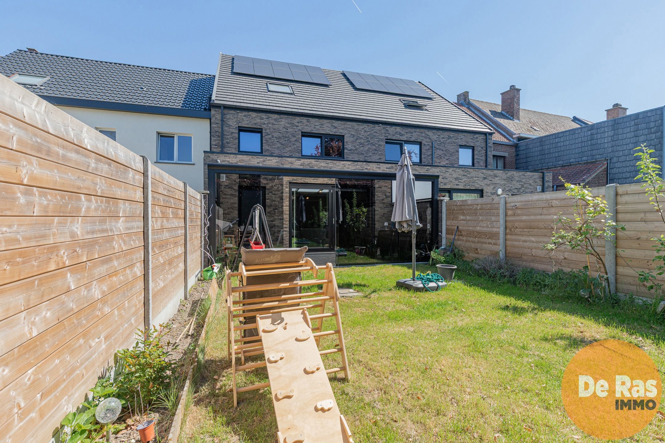 HERZELE- NABIJ CENTRUM HERZELE ZEER RUIME GEZINSWONING  foto 2