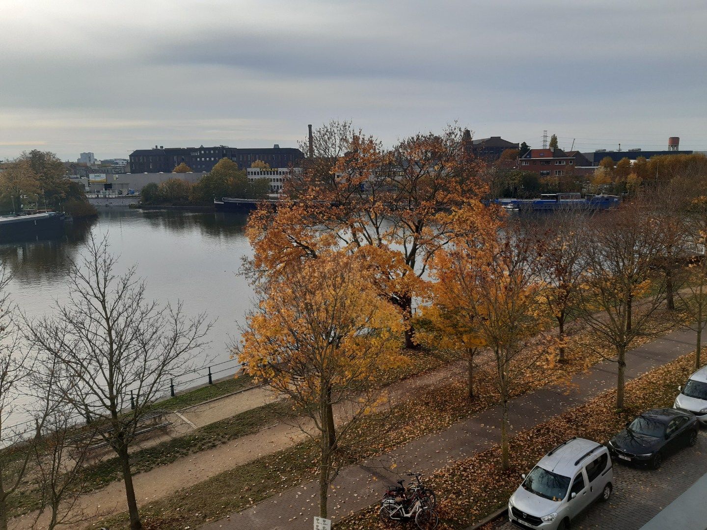 Eigentijds appartement op toplocatie. foto 3