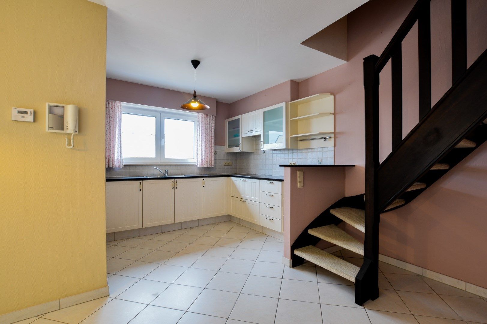 Ruim en comfortabel duplexappartement te Eernegem foto 3