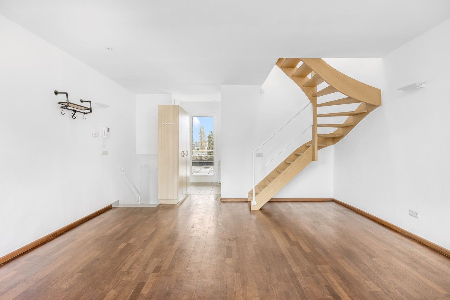 Duplex app. met 2 slpkrs in centrum foto {{pictureIndex}}