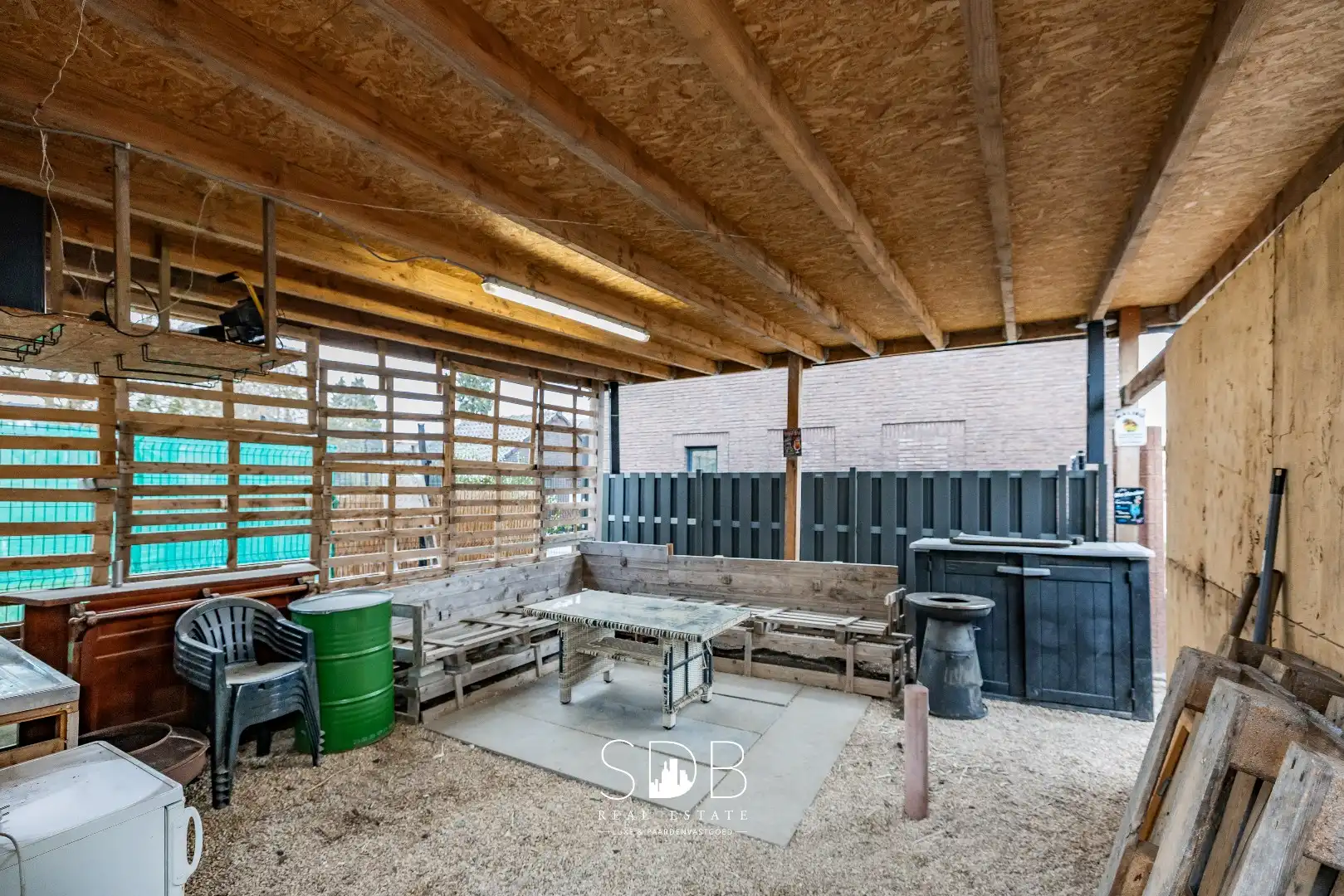 Instapklare half open bebouwing met gezinstuin foto 25