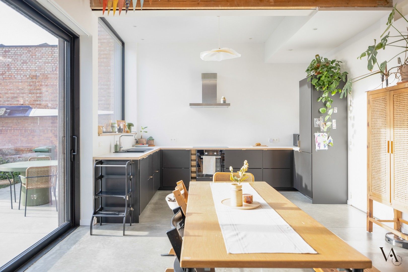 Prachtig gerenoveerde gezinswoning met grote tuin foto 3