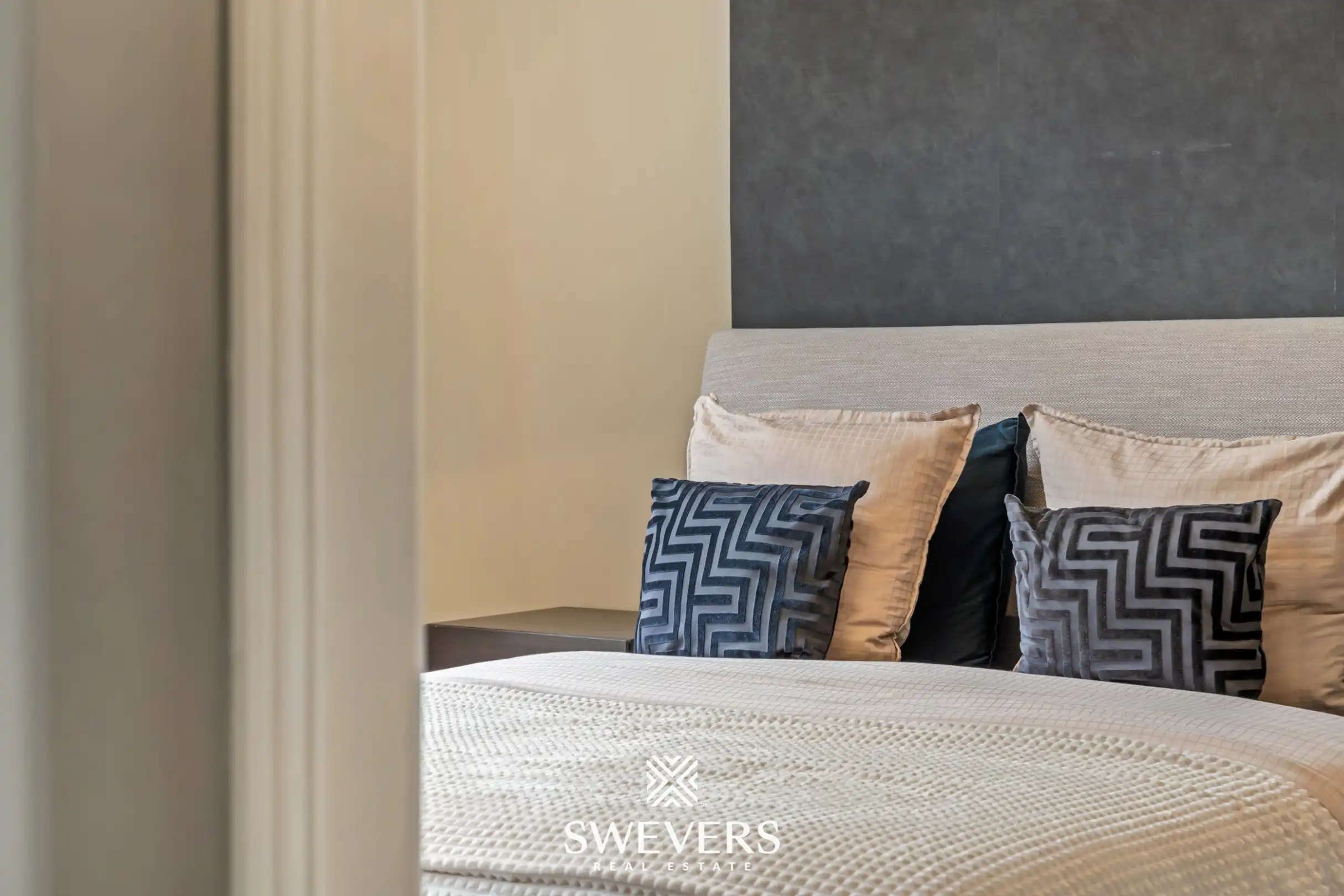 Exclusief gerenoveerde stadswoning met garage en drie terrassen in hartje Hasselt foto 33