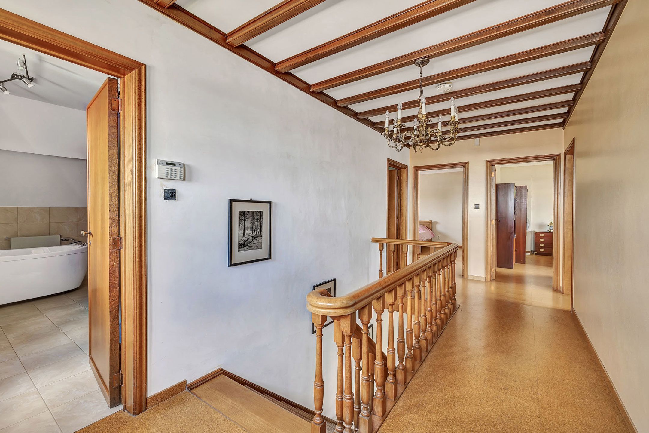 Prachtige villa met achterliggende loods van +/- 200m² foto 12