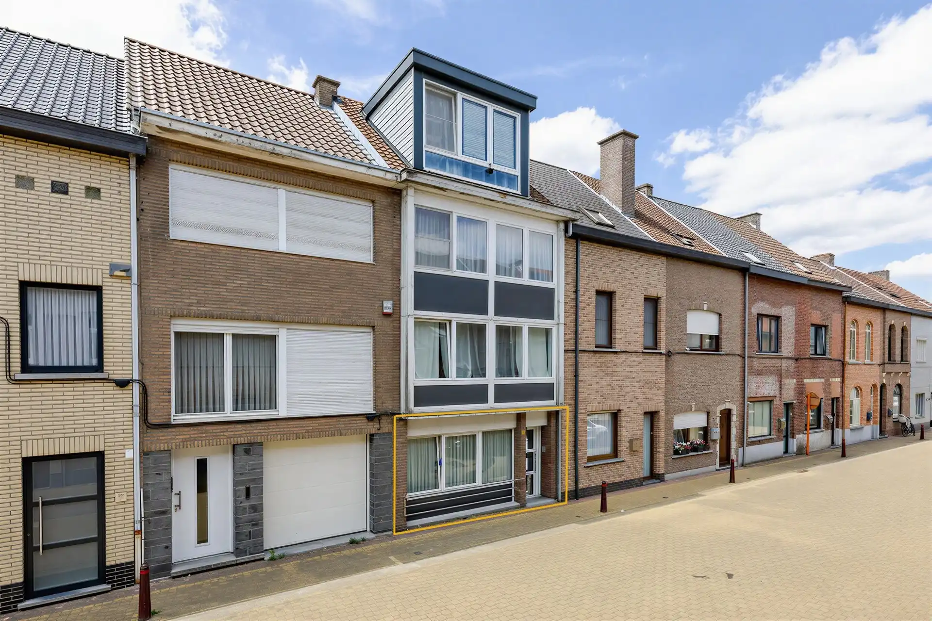 Gelijkvloers appartement met ruime en zonnige tuin foto {{pictureIndex}}