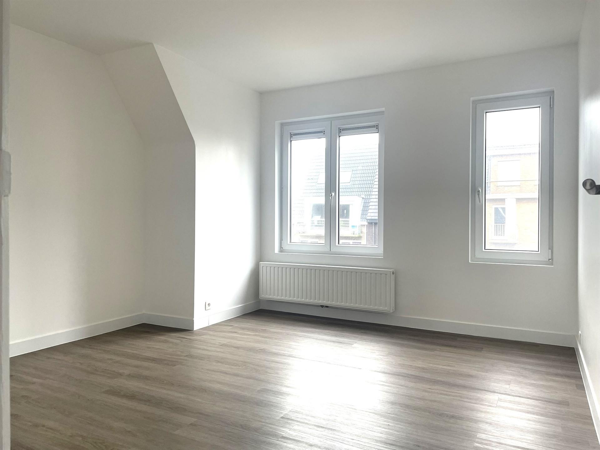 Gerenoveerd hoek appartement met 2 slaapkamers. foto 5