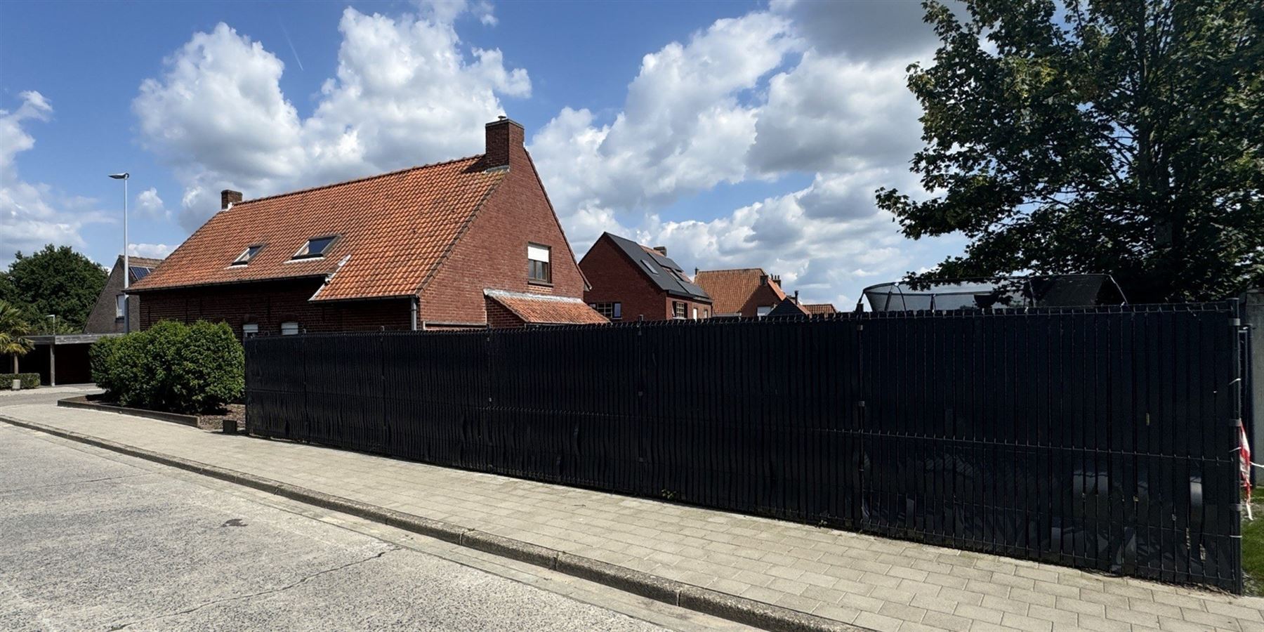 Instapklare woning met drie slaapkamers op 485 m² foto 2