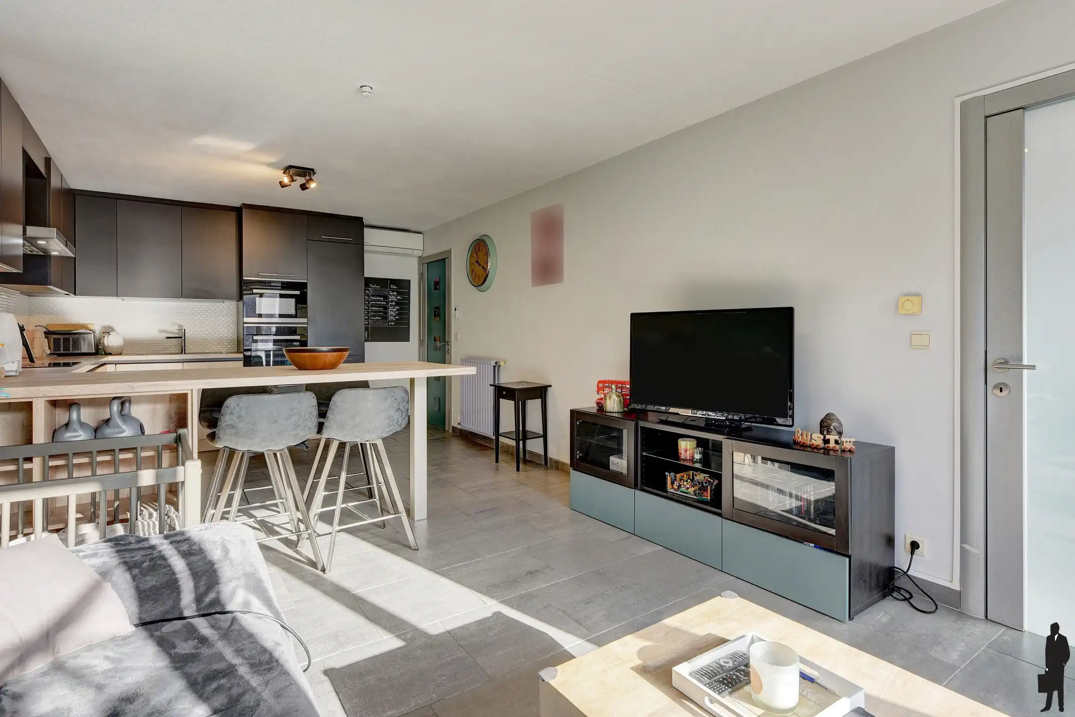 Ruim, lichtrijk appartement met 2 slpk., terras en garage foto 4