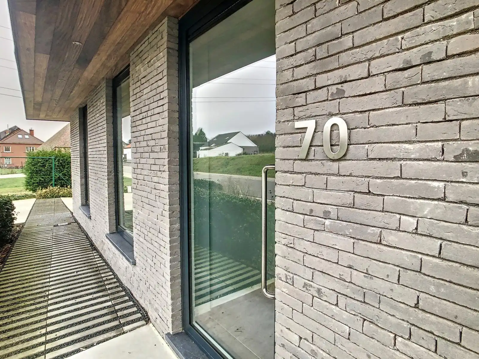 Appartement met 2 slaapkamers, terras en staanplaats foto 2