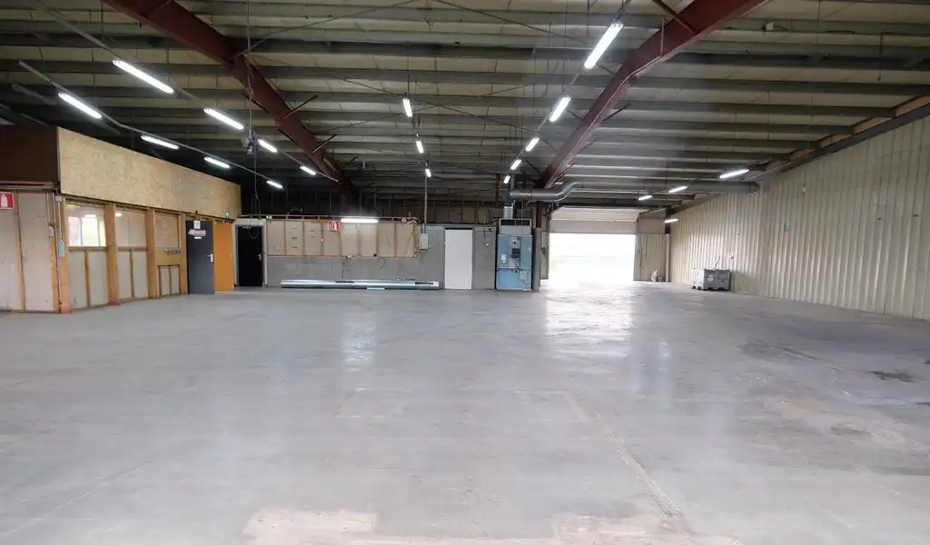 Bedrijfspand in bedrijvenzone aan Makro te Eke foto 8