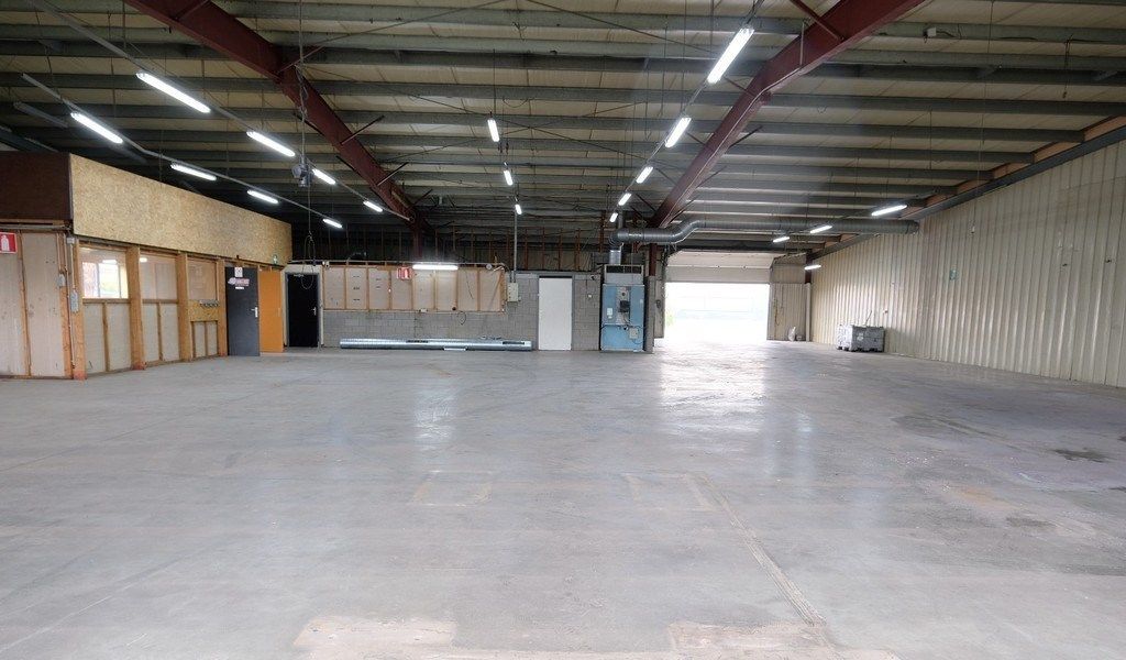 Bedrijfspand in bedrijvenzone aan Makro te Eke foto 8